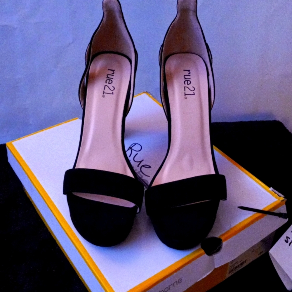 Bin 19. Rue 21 heels